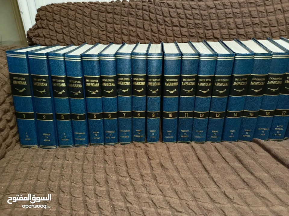 مجموعه كامل انسايكلوبيديا (Encyclopedia Americana) عمرها 50 سنه