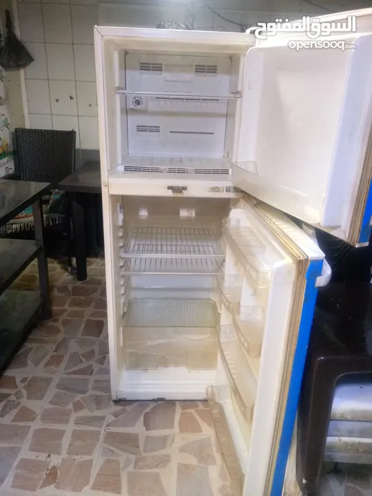 للبيع ثلاجه ومكرويف ومقلاه كهرباء بسعر مغري جداً