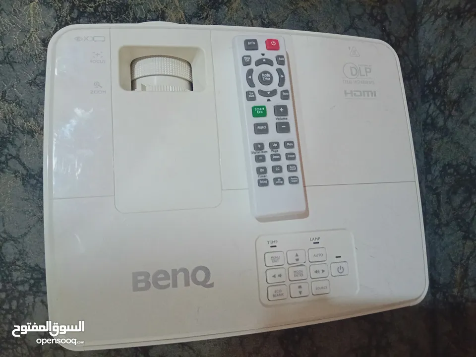 بروجبكتور Benq mx525 اضاءه 3200 لومين اضاءه فائقه كما هو موضح بالصور مع الريموت الخاص به