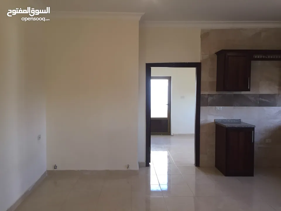 شقة فارغة طابق ثاني للإيجار
