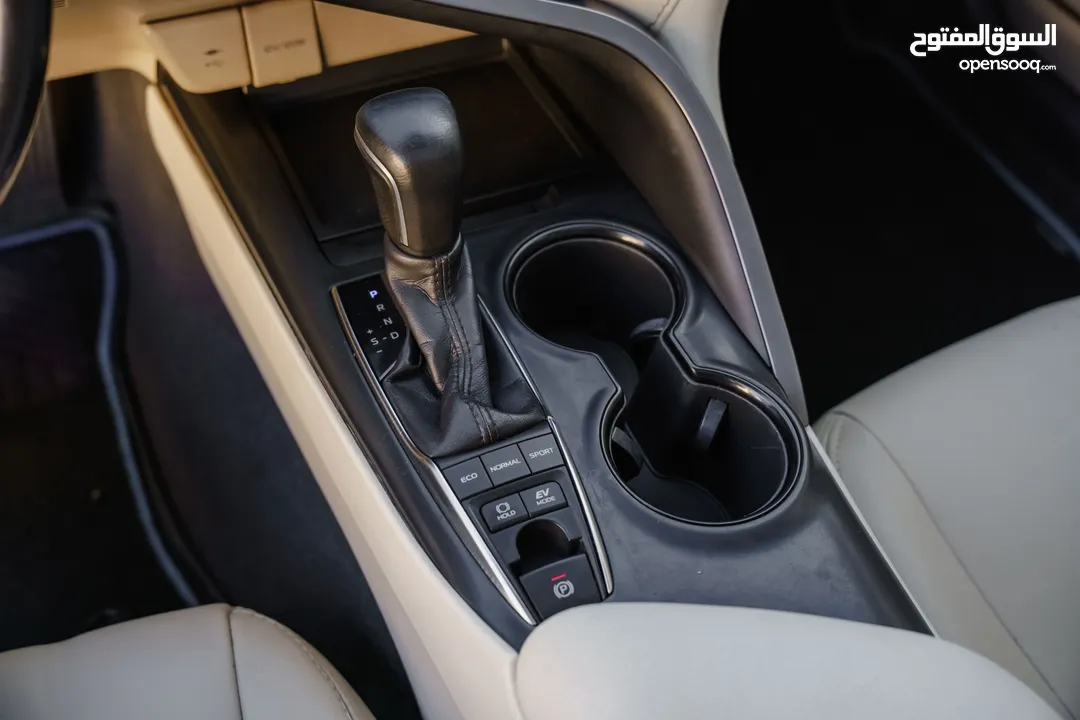Toyota Camry GLE Hybrid 2019  تويوتا كامري GLE هايبرد  فل كامل مع فتحه