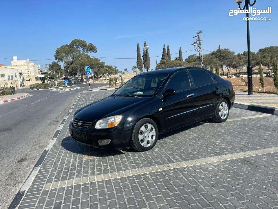 كيا سيراتو 2008 ماتور 1600 بنزين اوتومات عدد 2 لون ابيض ولون اسود