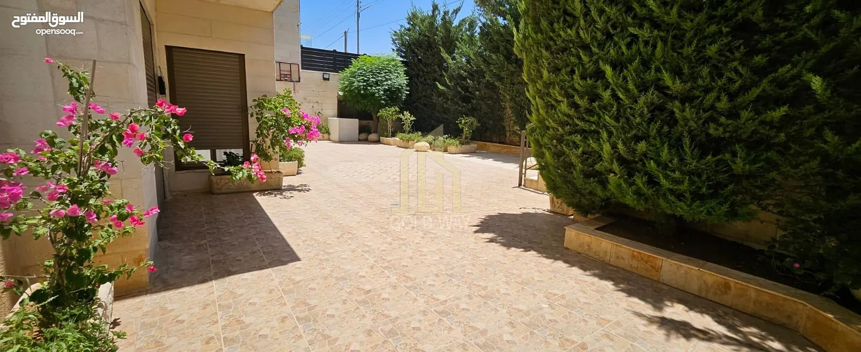 بمواصفات فلل شقة أرضية 400م مع حديقة 300م في أرقى مناطق دير غبار بتشطيبات راقيه/ ref 7070