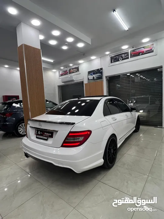 للبيع بسعر حرق كاش او نص بنص  مرسيدس C250 فل الفل فتحه سقف كراسي كهرباء بصمه ابواب وبصمه تشغيل.