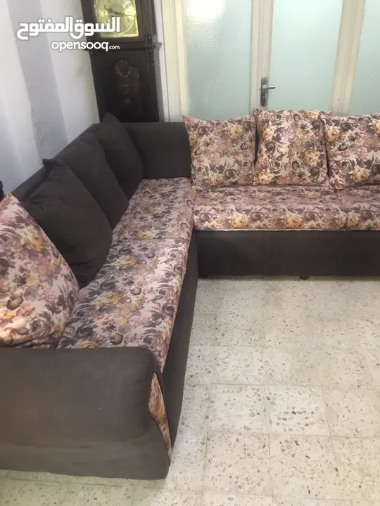 طقم كنب قطعتين كبار وقطعة ثنائية نظيف بحالة ممتازة
