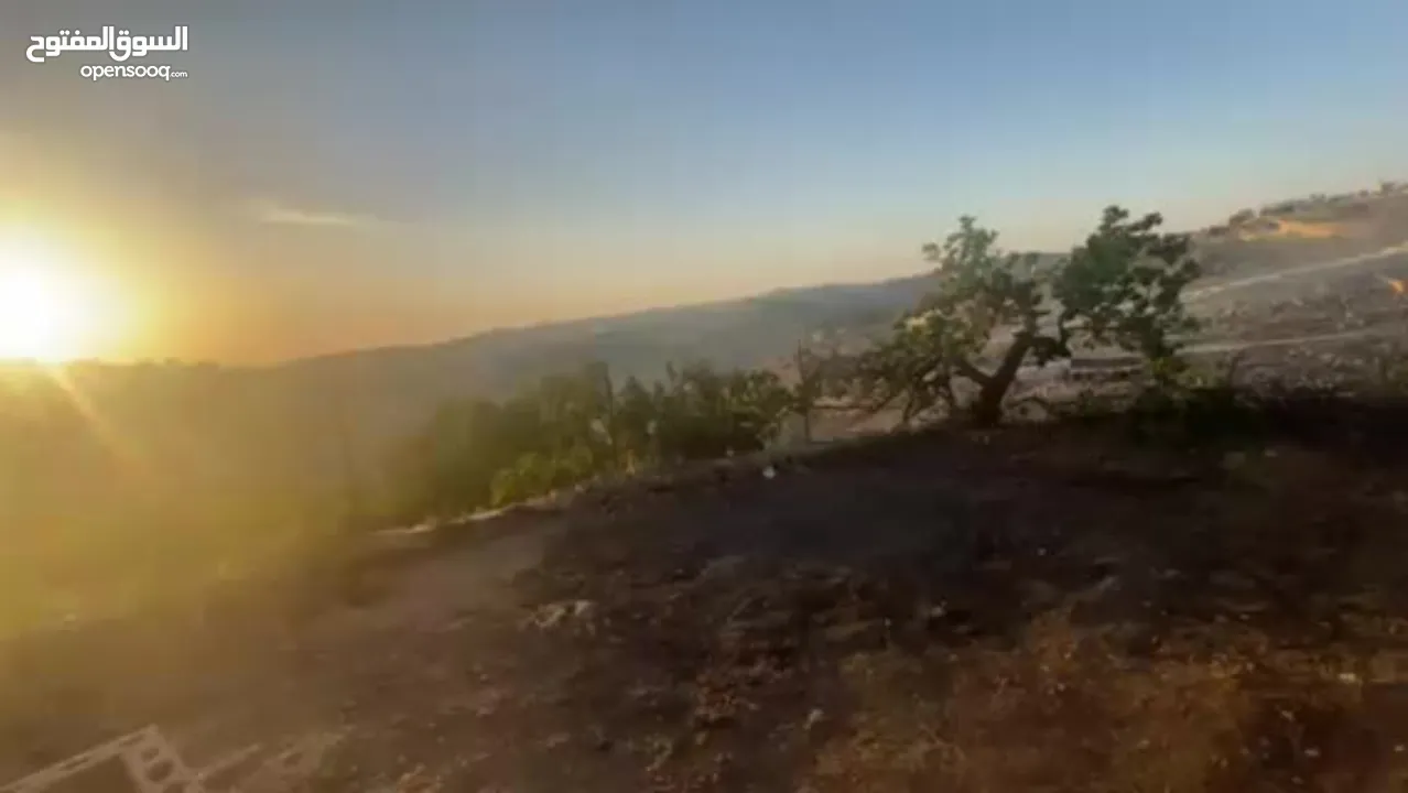 ارض مع بناء قائم