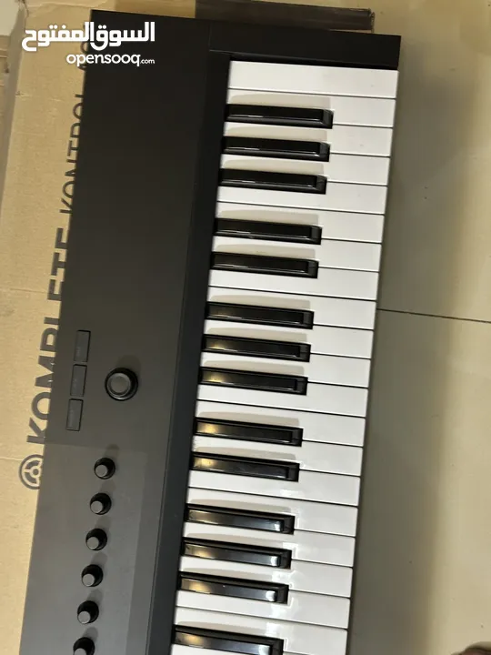 Native Instruments A61 Midi Keyboard Controller