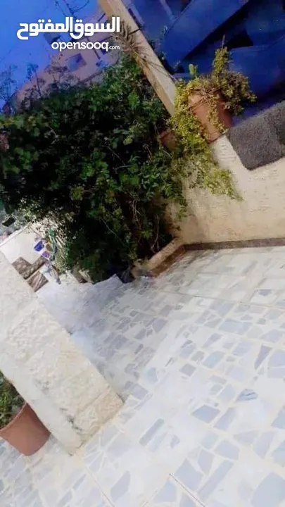 بيت مستقل للبيع في حي القمر الزواهره