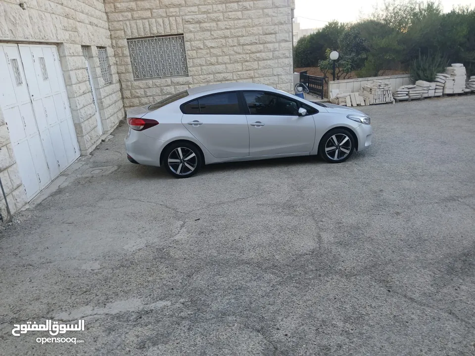 كيا K3 /موديل 2017/ ماتور 1600/ اقتصاديه/اصل سولار/ غنيه عن التعريف