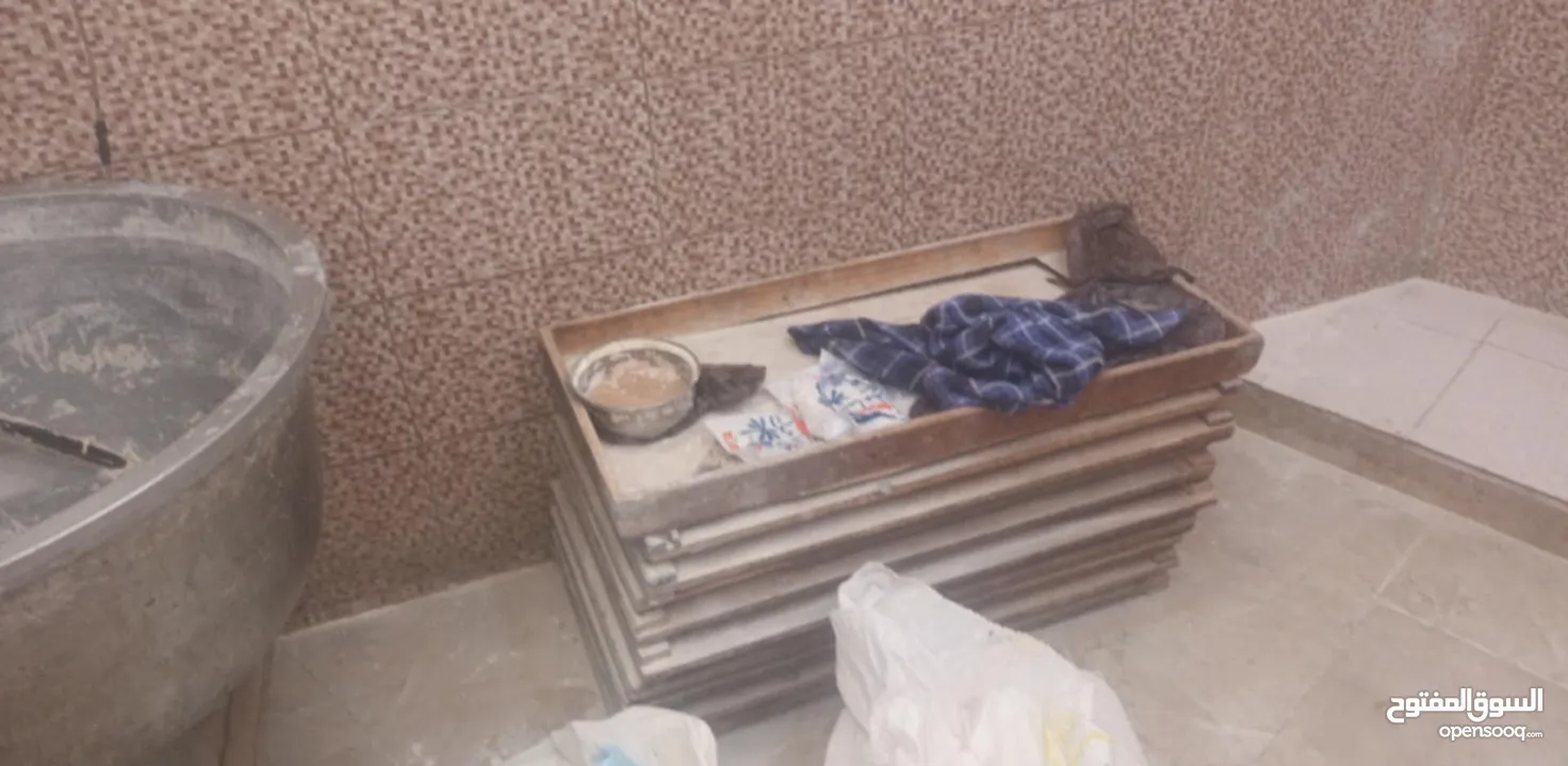 عدة مخبز للبيع صينيه دوارة عجانه حلبي وفروش وطاوله وصاج