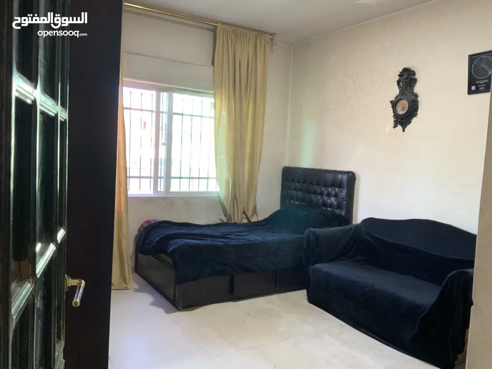 شقه استثمارية فارغه للبيع من المالك مباشرة