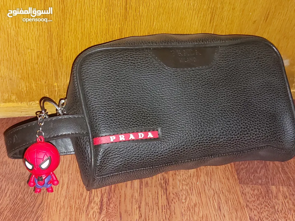 للبيع شنطه صغيره prada بيعه سريعه