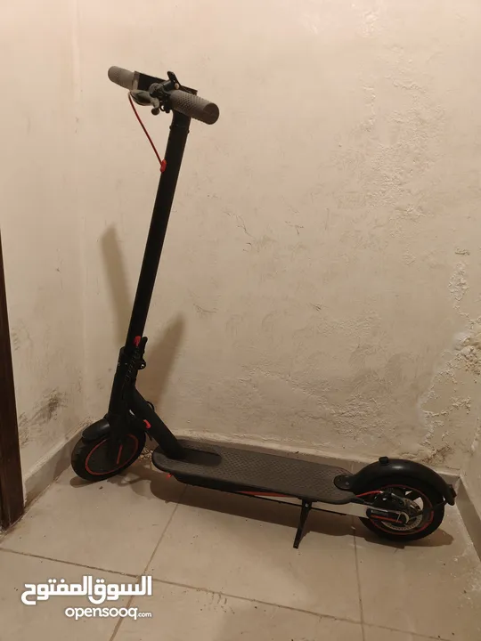 سكوتر كهربائي بحالة ممتازة E-Scooter