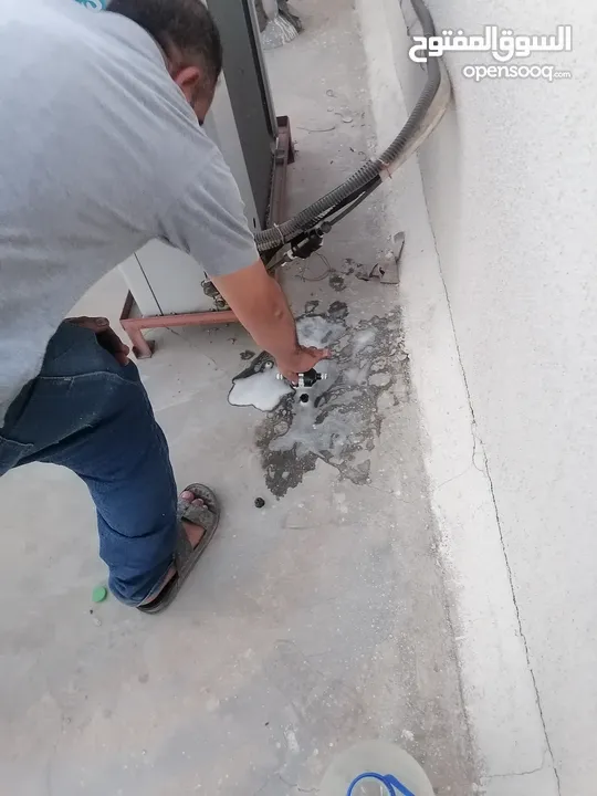 فني تكييف وتبريد مركزي وحدات صيانه وفك وتركيب وجميع اعمال التكييف وتركيب كمبروسار وتعبئت جميع الغاز