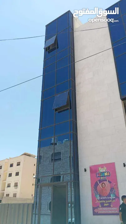 مخازن ومكاتب تجاريه للإيجار في أقوى شارع تجاري في الزرقاء الجديده شارع الكرامه (الوينك)