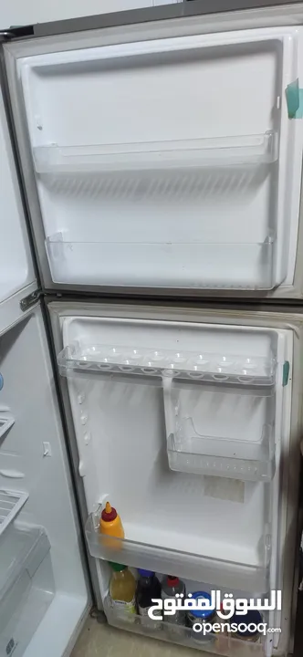 very good condition and clean like the new refrigerator