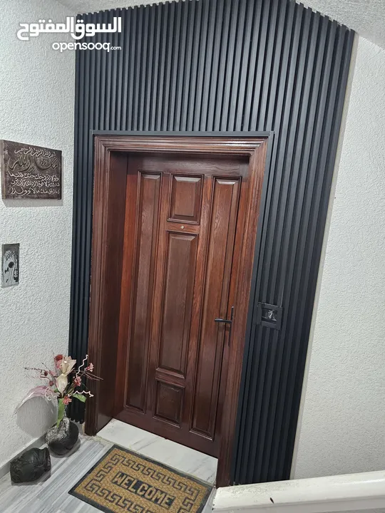 شقة بمنطقة الجادنز  بموقع خرافي بوسط المدينة قريبة  على جميع الخدمات بموقع مميز عى ثلاث مناطق مميزة