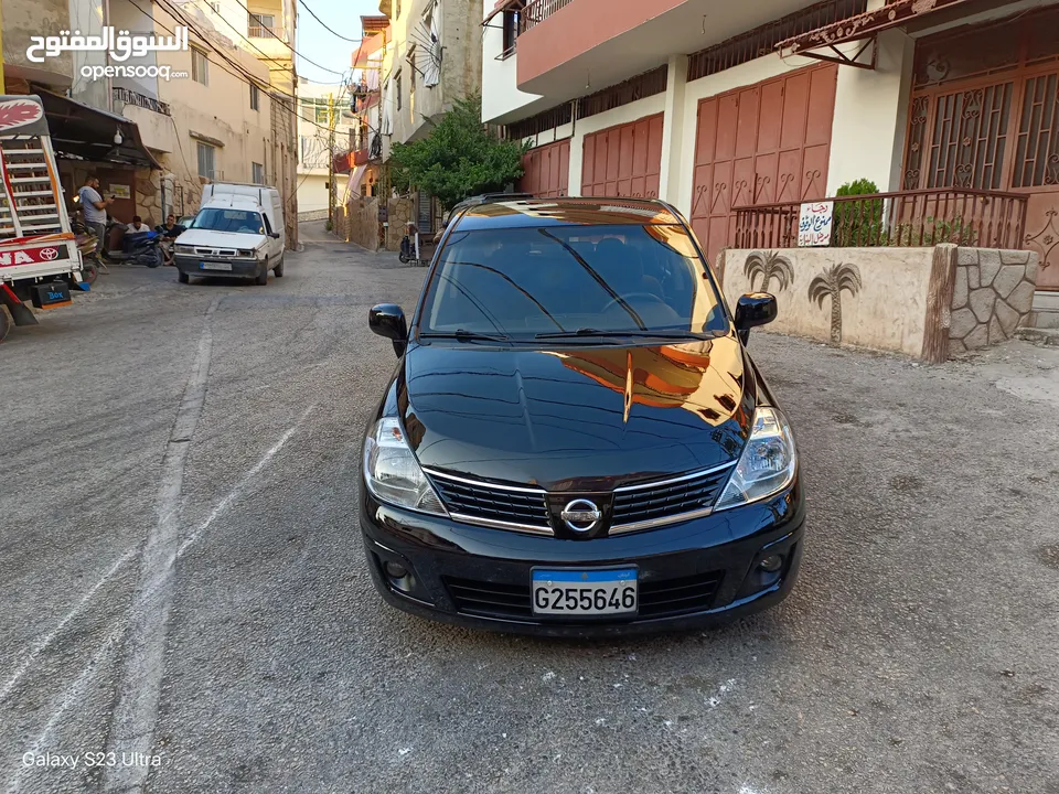 Nissan Versa 200u Hatchback