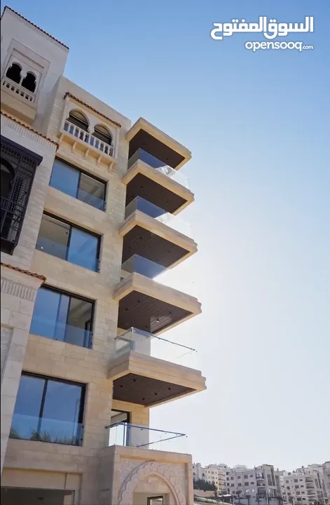 شقة ط اول خلف مدارس العالمية بنظام ذكي  مع تدفئة تحت البلاط 200م2 مع بلكونة واسعة و اطلالة