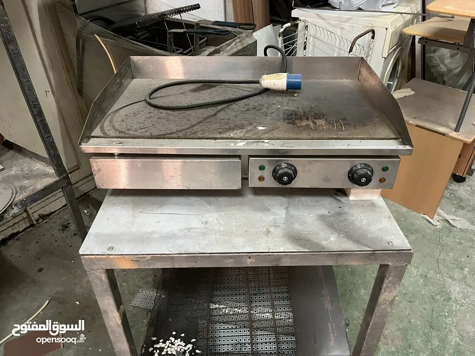 عده مطعم شاورما مستعمله بوضع ممتاز و سعر حرق