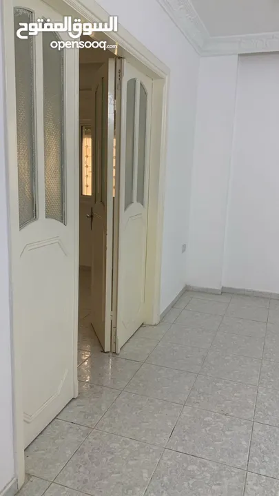 شقه للايجار اربد مقابل مديرية الصحه بجانب السيفوي سابقا