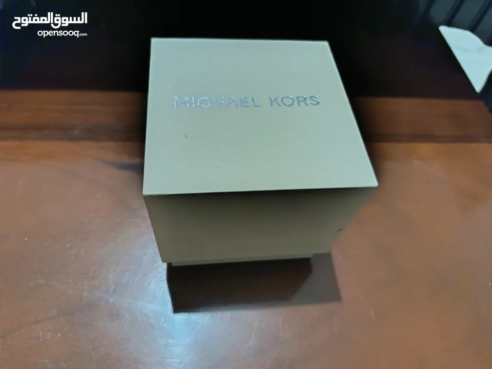 ساعة مايكل كورس أصلية مع العلبة