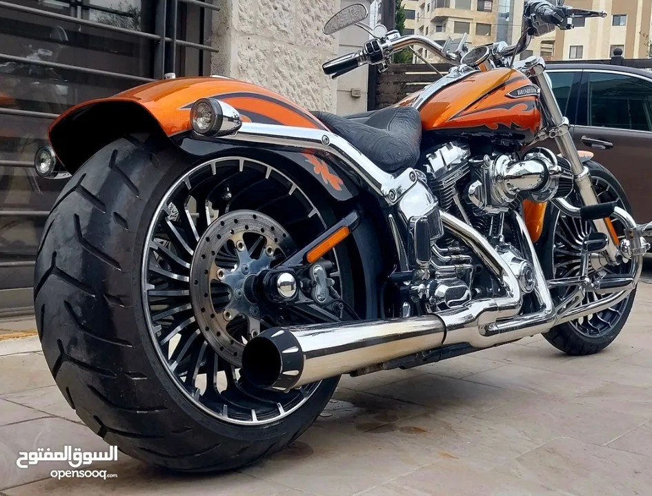 HARLEY DAVIDSON BREAKOUT CVO