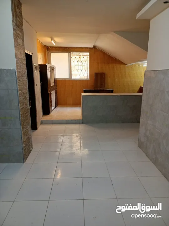 عمارة سكنية في جبل القصور للبيع