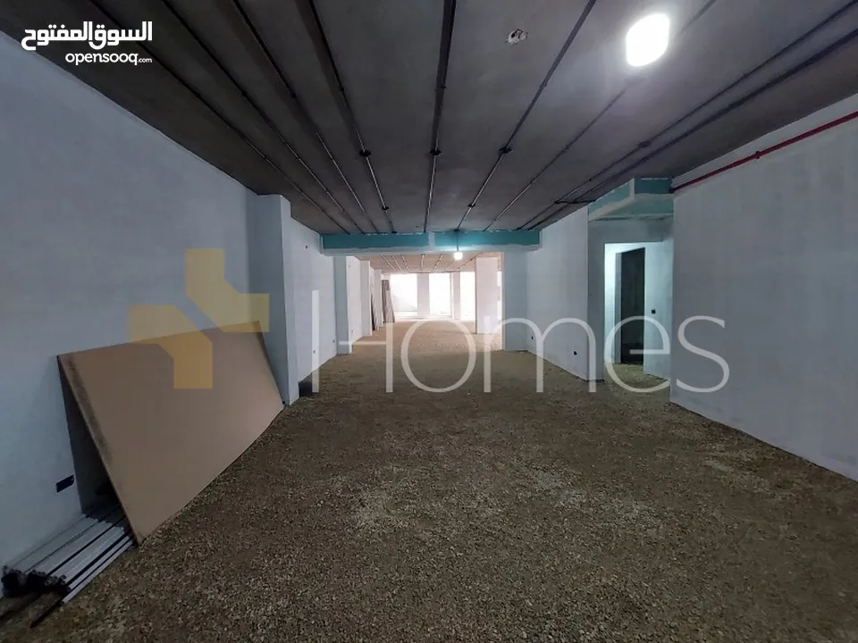 -معرض للايجار ذوموقع مميز في شارع عبدلله غوشة بمساحة 360 م