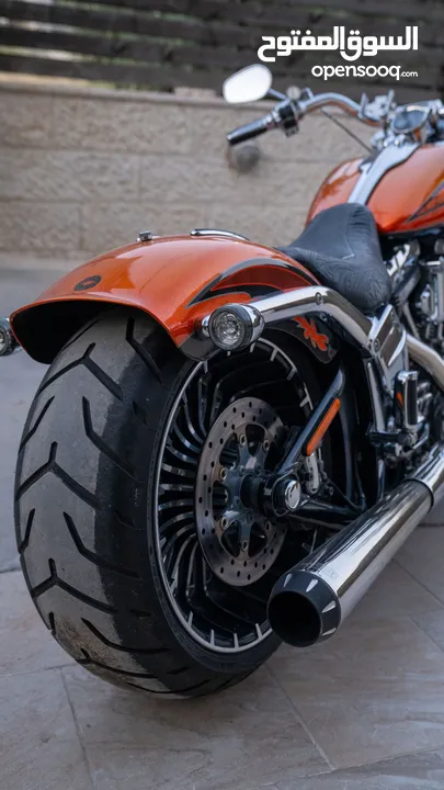 HARLEY DAVIDSON BREAKOUT CVO