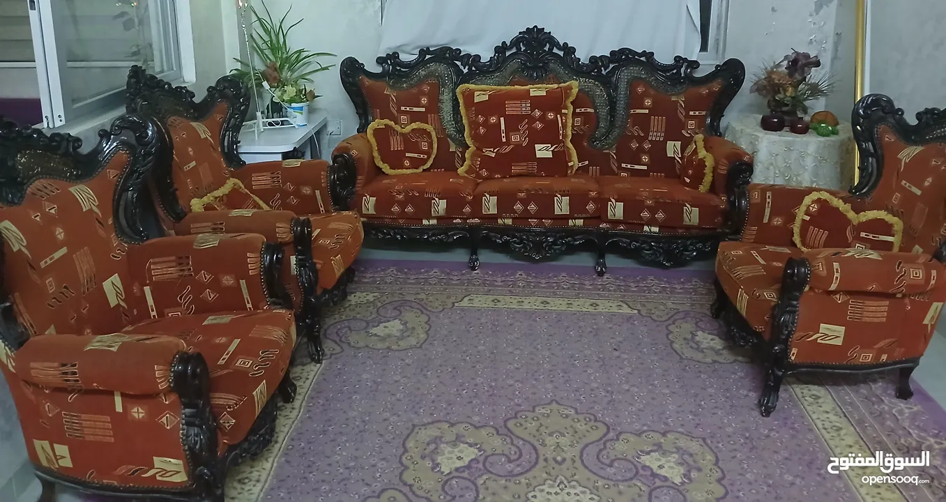 طقم كنب 7 مقاعد. مستعمل....بحالة متوسطة...