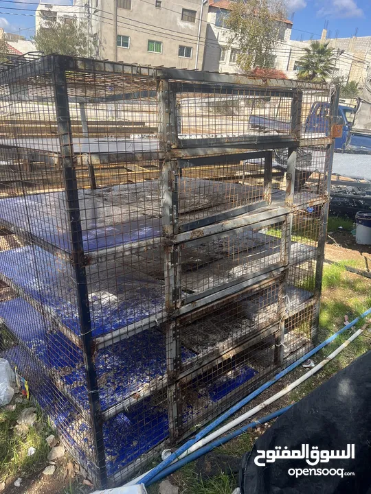 صندوق جاج خمس طوابق طول 160 وعرض 160 وعمق 134 صندوق تفصيل وحديد ثقيل يعني متعوب عليه لصندوق