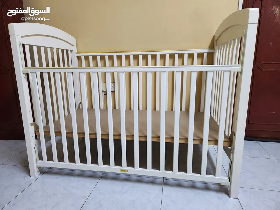 سرير اطفال للبيع : اثاث وغرف نوم اطفال مستعمل : مسقط السيب (228589444)
