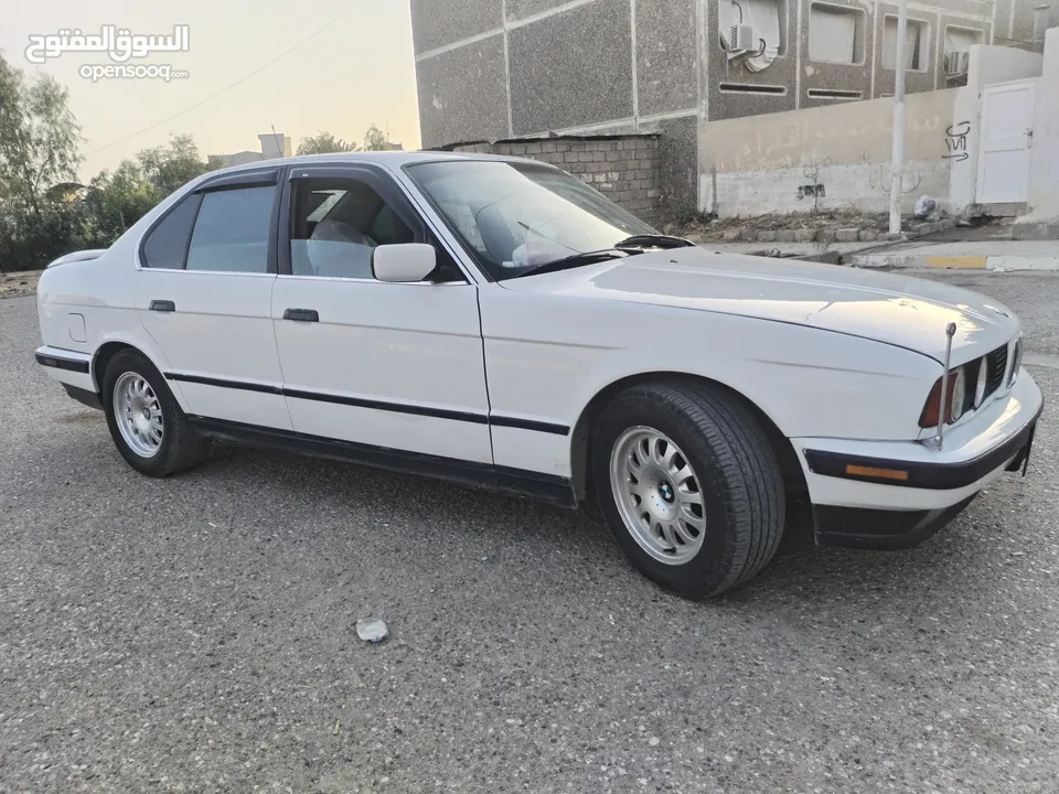 للبيع سعرها 60 وبيها مجالBMW