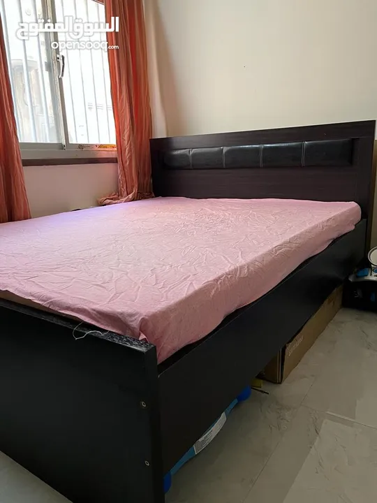 King Size Bed with Mattress in gud condition