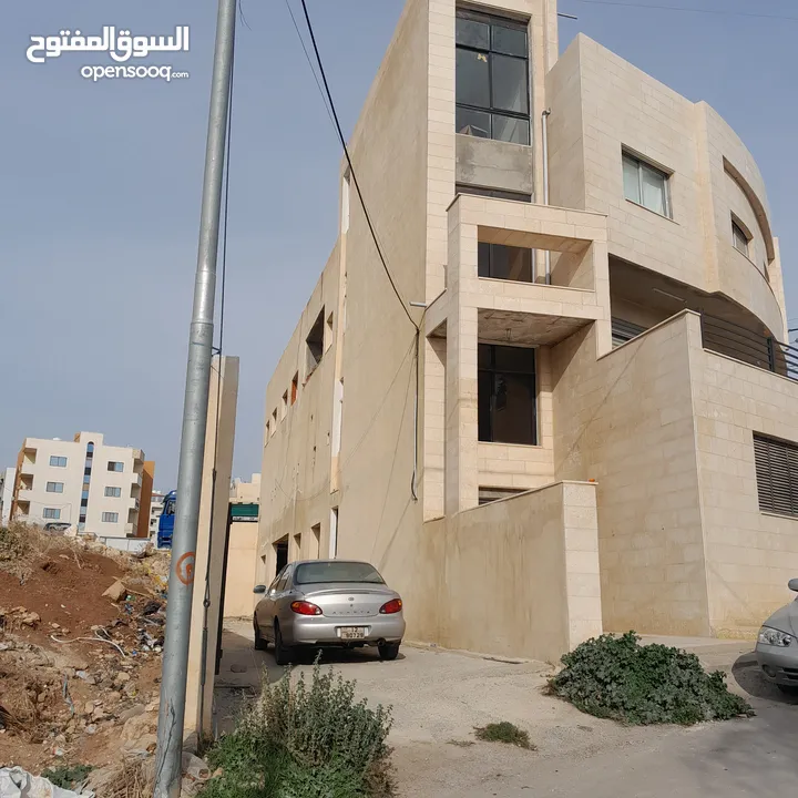 مجمع للبيع مادبا حنينا شارع السلطه بجانب سوبرماكت ابو حبيب الركيبات