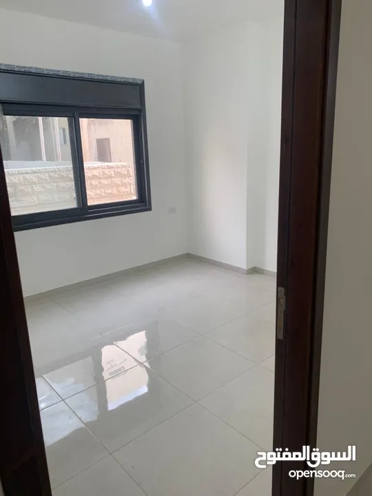 شقة طابو للبيع كاش فقط ، مشطبة جاهزة للسكن نابلس قرب الجامعة القديمة في المخفية الشارع الرئيسي