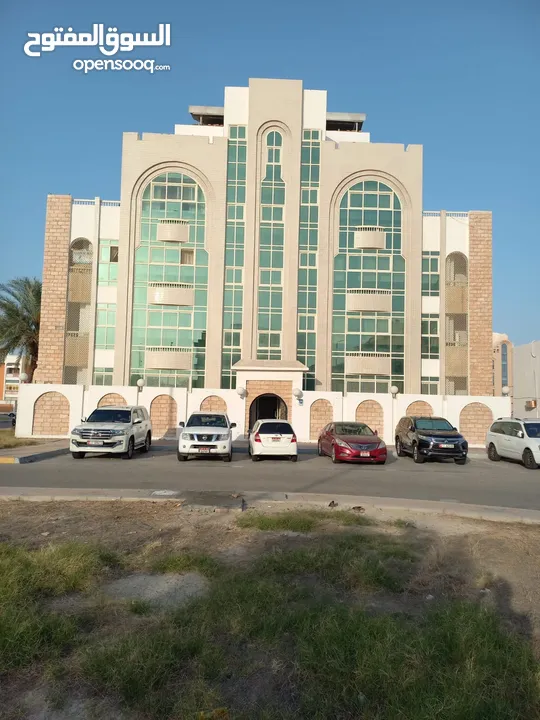للبيع بناي تجارية - استثماري في ابوظبي/المنهل على زاوية شارعين ، مقابل اكاديمية البطين ،مساحة 80*60