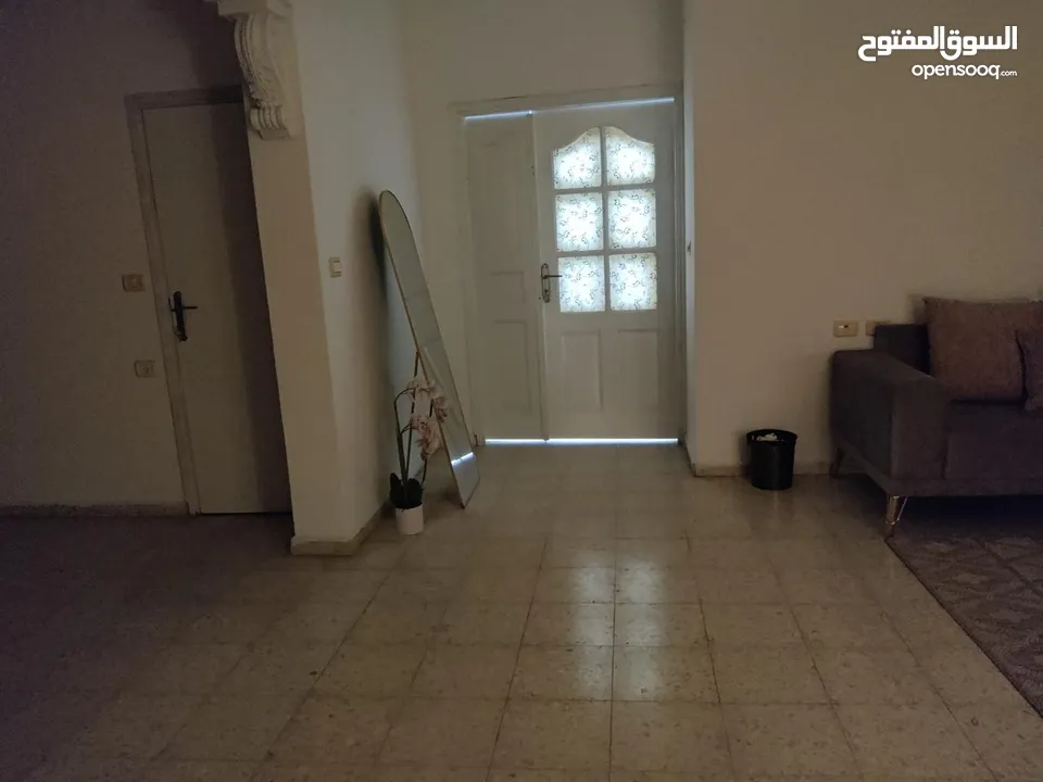 متوفر شقة بطولكرم دوار السلام دخلة ريم البوادي مساحتها 135 ومع بيت الدرج 145  دلكس جاهزة  بدون مصعد