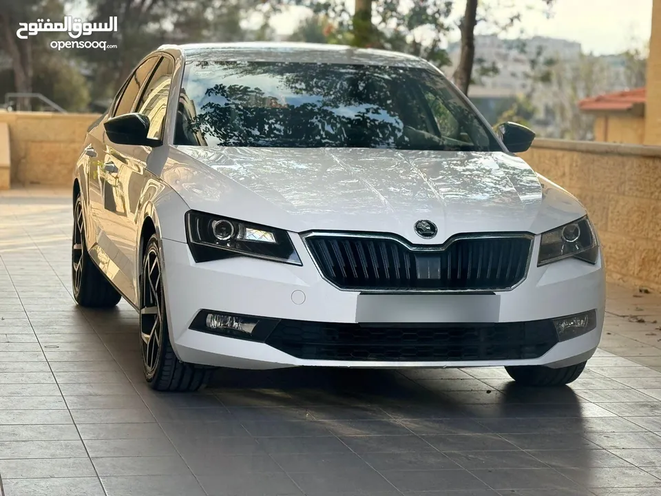 سكودا سوبيرب موديل2020 وترخيص 2019 فحص ممتاز ولا غرام بويه  مطور 1500 بنزين