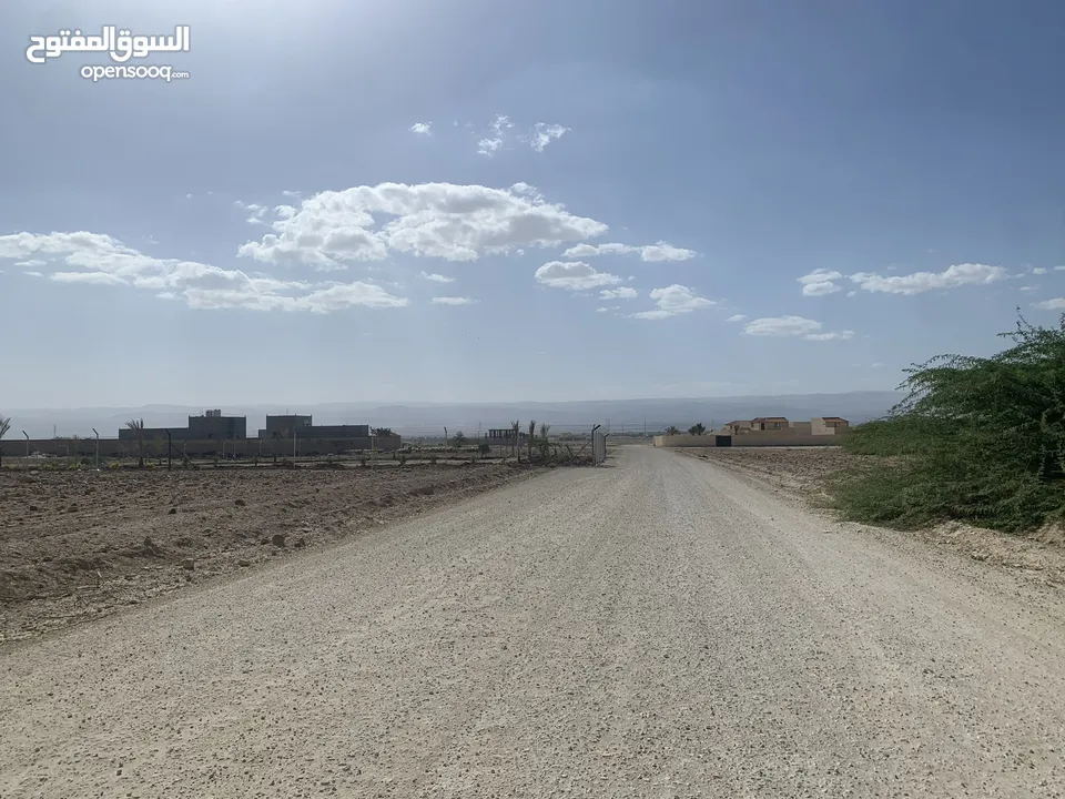 ارض بمنطقة شاليهات فقط بإطلاله بحر بعيده عن السكان ومنطقة يوجد فيها اكثر من 50 شاليه حديث بسعر مميز!