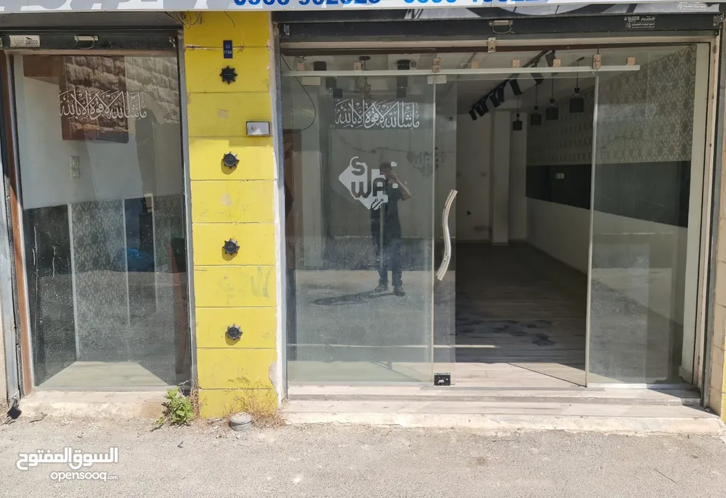 محل تجاري للايجار بالقرب من وسط البلد في مدينة الخليل مع واجهة بارزة على الشارع الرئيسي