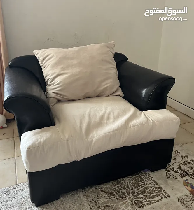Selling a Cosy & Beautiful Sofa  (3-2-1 seater) set