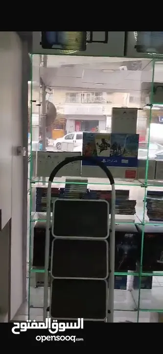 ديكور معرض اكسسوارات وصيانة اجهزة حاسوب- الديكور كامل من خزائن وتعليق ورفوف