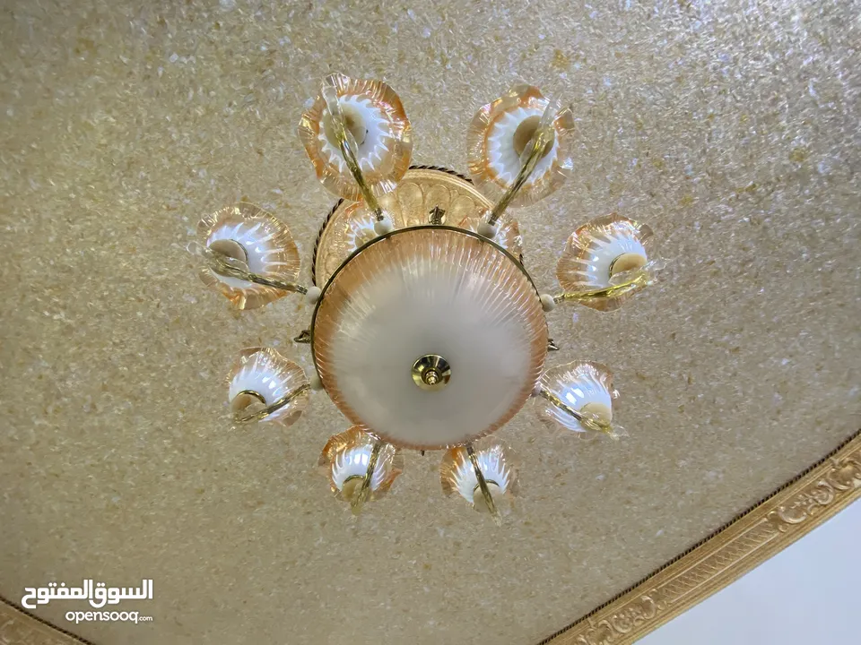 ثريا أنيقة للبيع – 13 لمبة ولمّاعة مثل الجديد   ثريا زجاج فخمة 13 لمبة – بحالة الوكالة