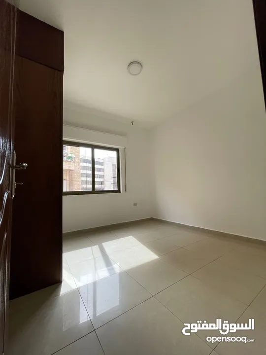شقه للبيع و للاستثمار موقع مميز كوزمو السابع طابق اول مجدده بالكامل بسعر لقطه جدا