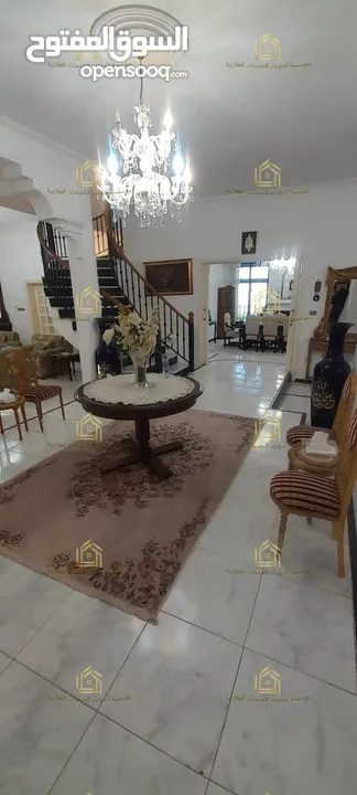 فيلا مفروشة فاخرة / ذات إطلالات رائعة/ اعلان رقم ( V119 )