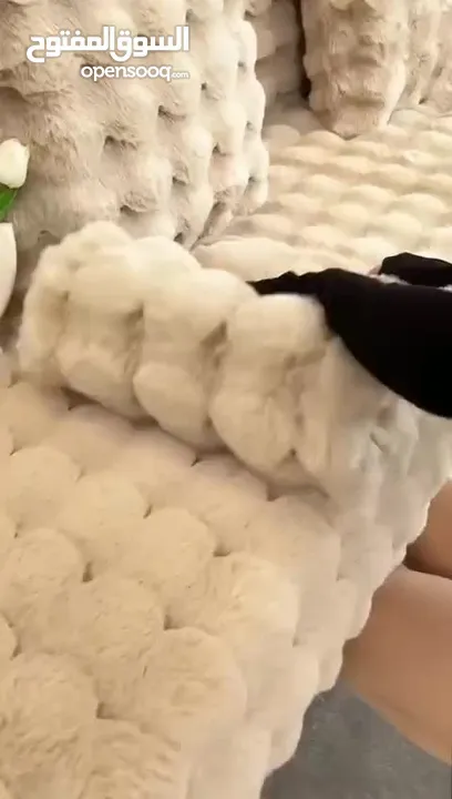 طقم الفرو الكرات الفاخر وصل  لمسة فخامة جاهزة تغيّر شكل كنبتك بثواني!