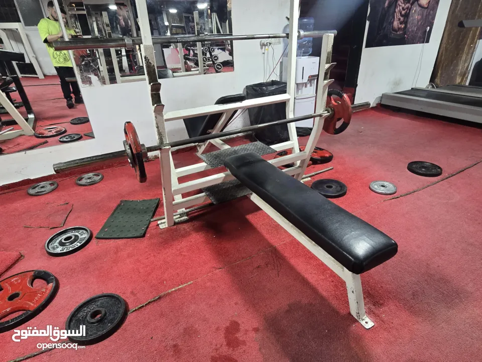 نادي حديد كامل الاجهزة