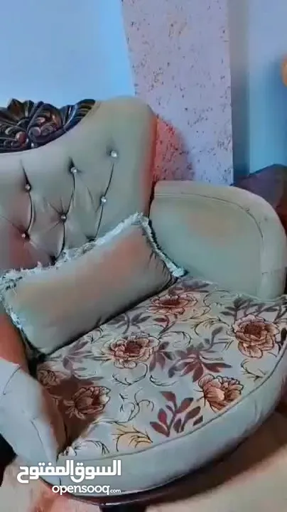 طقم كنب بحالة ممتازه خشب زان